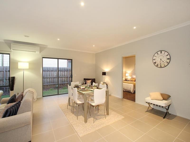 2A Holywood Grove, Carnegie VIC 3163