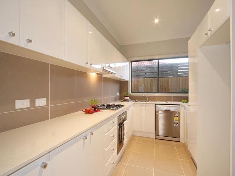 2A Holywood Grove, Carnegie VIC 3163