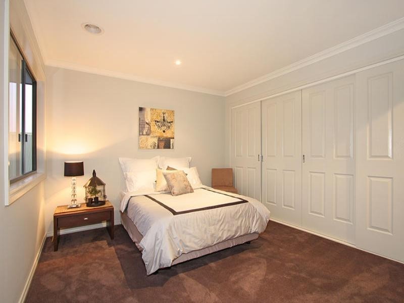 2A Holywood Grove, Carnegie VIC 3163