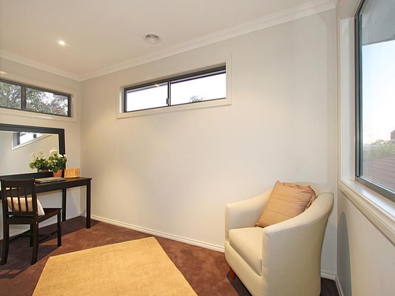 2A Holywood Grove, Carnegie VIC 3163