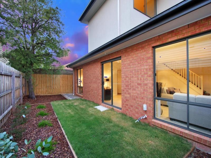 2A Holywood Grove, Carnegie VIC 3163
