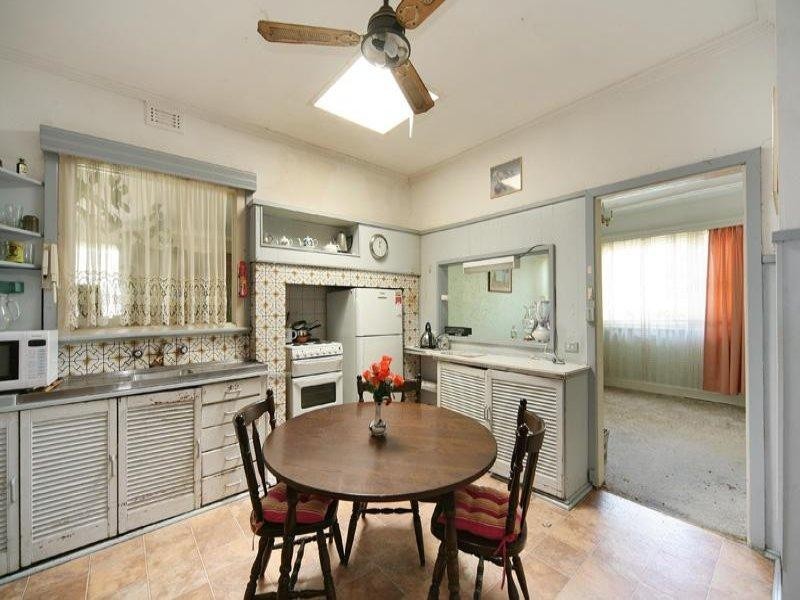 24 FAIRBANK Road, Bentleigh VIC 3204