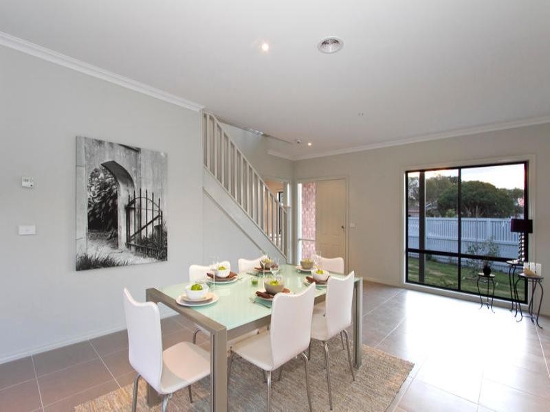2B Holywood Grove, Carnegie VIC 3163