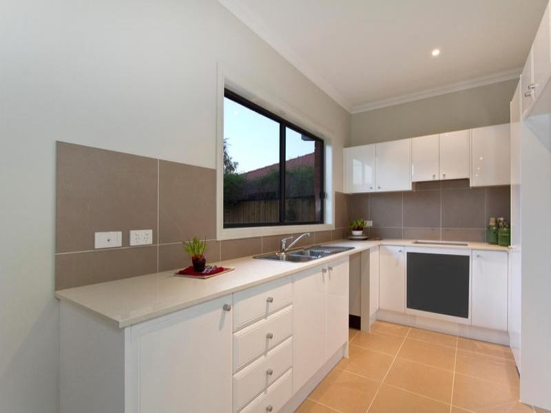 2B Holywood Grove, Carnegie VIC 3163