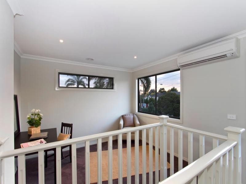 2B Holywood Grove, Carnegie VIC 3163