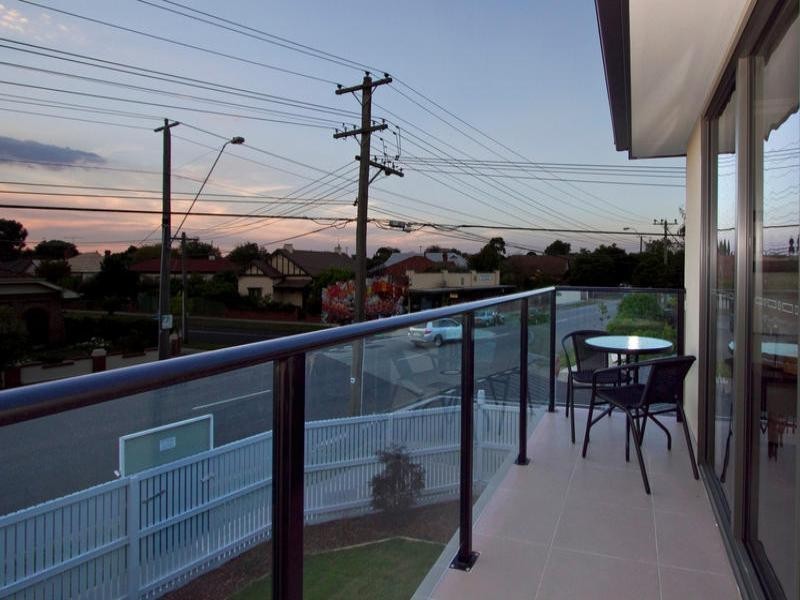 2B Holywood Grove, Carnegie VIC 3163