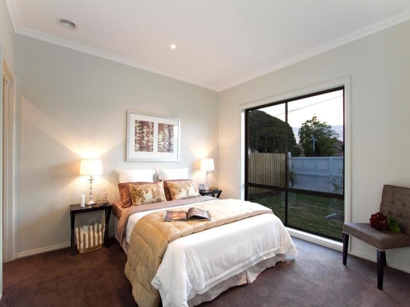 2B Holywood Grove, Carnegie VIC 3163