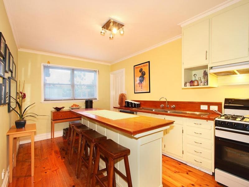 10 Dalston Road, Hughesdale VIC 3166