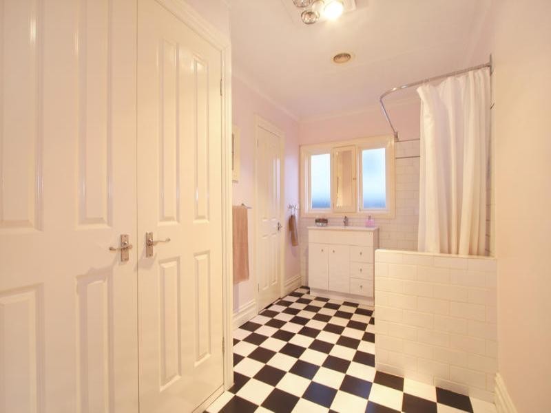 10 Dalston Road, Hughesdale VIC 3166