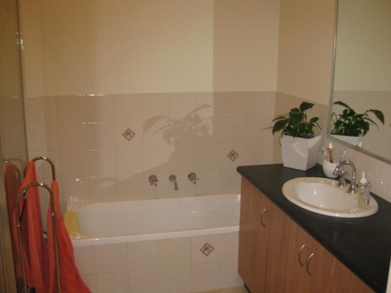 2/24 First Street, Clayton South VIC 3169