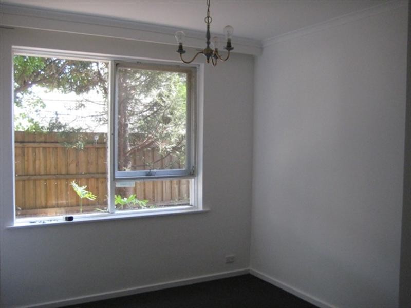 2/7 HUNTLY Street, Glen Huntly VIC 3163