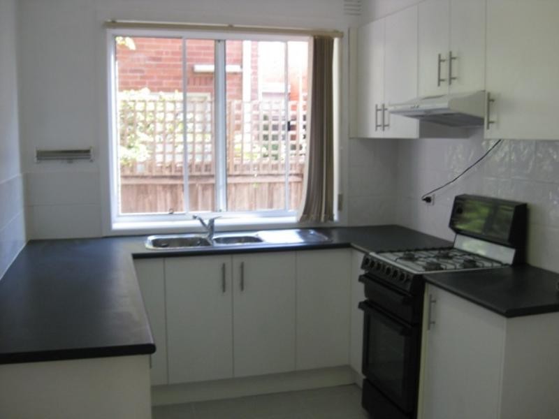 2/9 Brentwood Street, Bentleigh VIC 3204