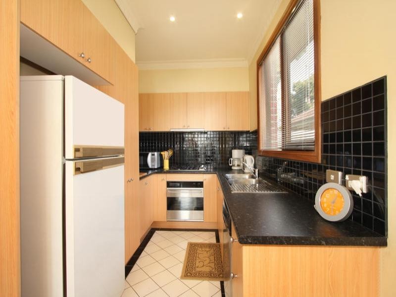 2/38 Golflinks Avenue, Oakleigh VIC 3166