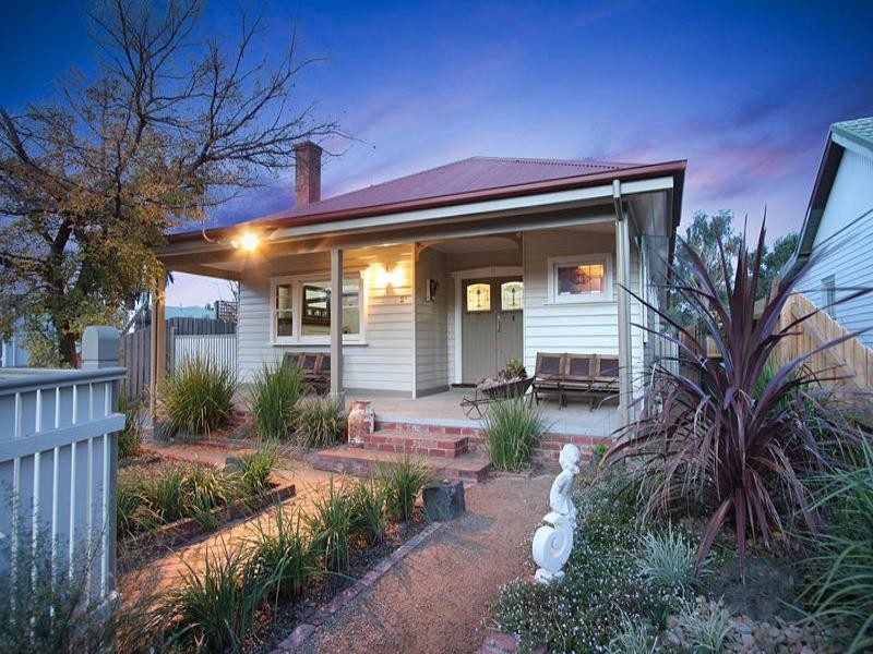 2 Carlisle Crescent, Hughesdale VIC 3166