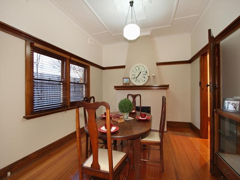 2 Carlisle Crescent, Hughesdale VIC 3166