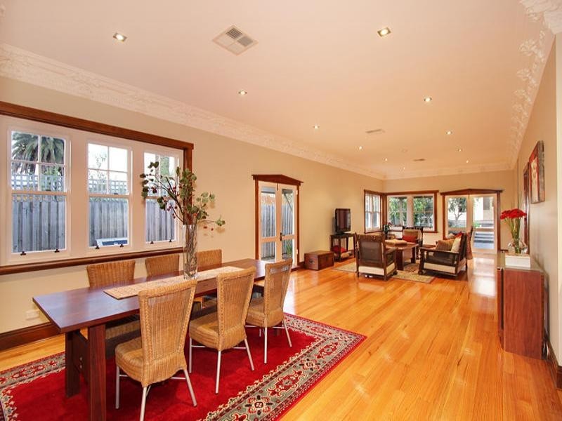 2 Carlisle Crescent, Hughesdale VIC 3166