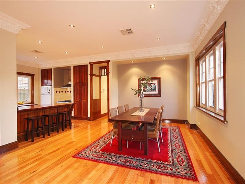 2 Carlisle Crescent, Hughesdale VIC 3166