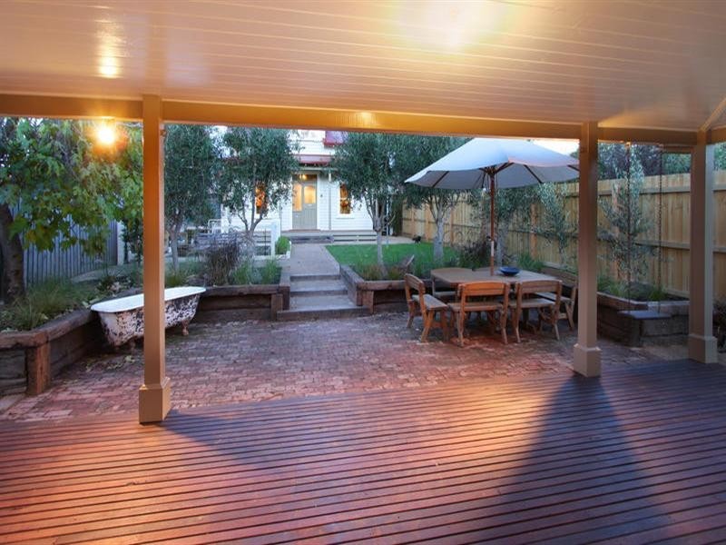2 Carlisle Crescent, Hughesdale VIC 3166