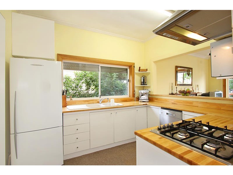 8 Coling Avenue, Carnegie VIC 3163