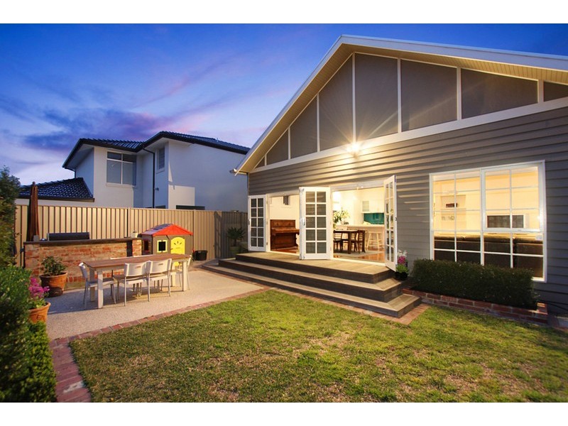 18 Mile End Road, Carnegie VIC 3163