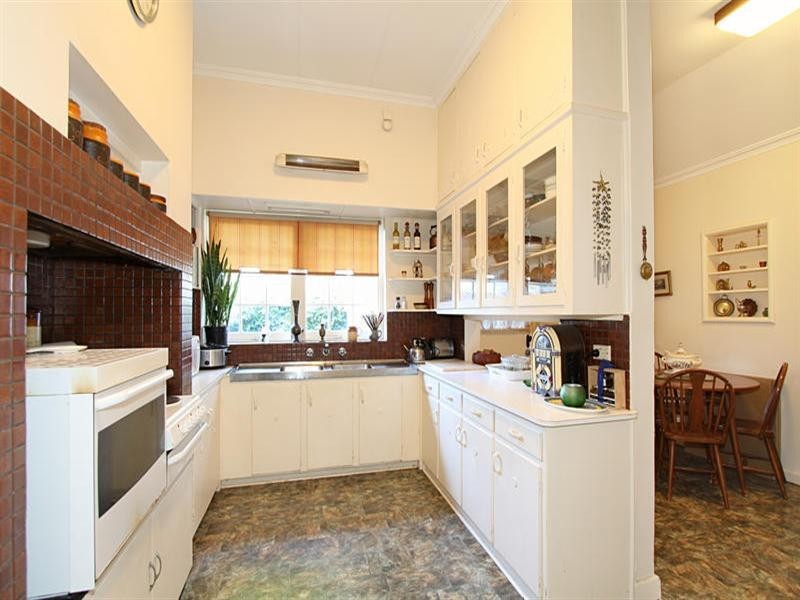 10 Poath Road, Hughesdale VIC 3166