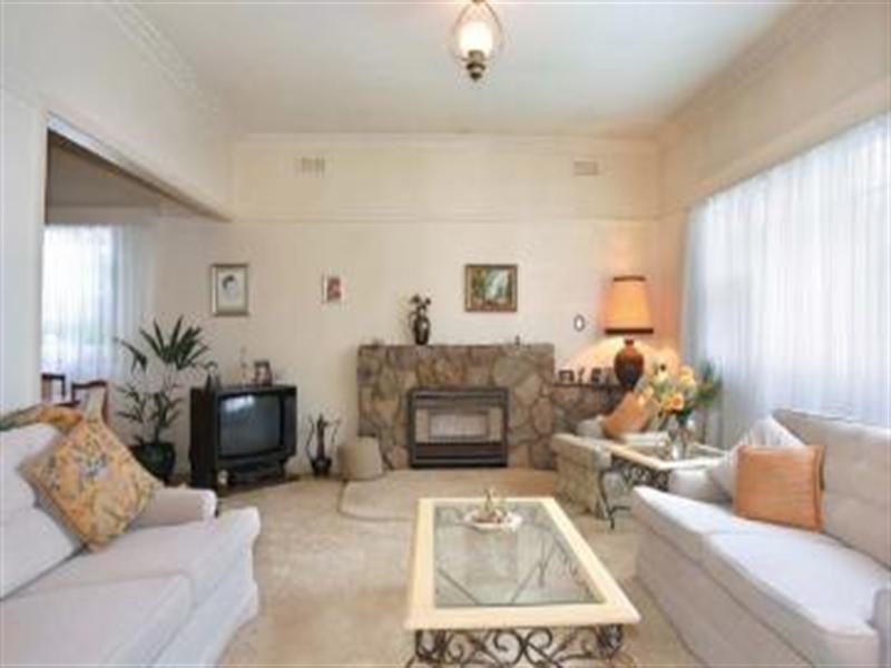 8 Longview Avenue, Bentleigh VIC 3204