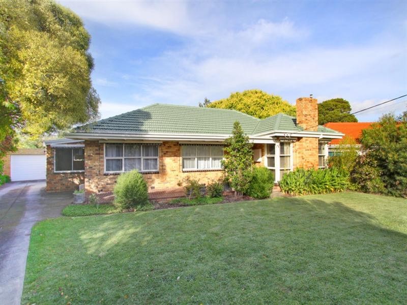 26 Eastview Crescent, Bentleigh East VIC 3165