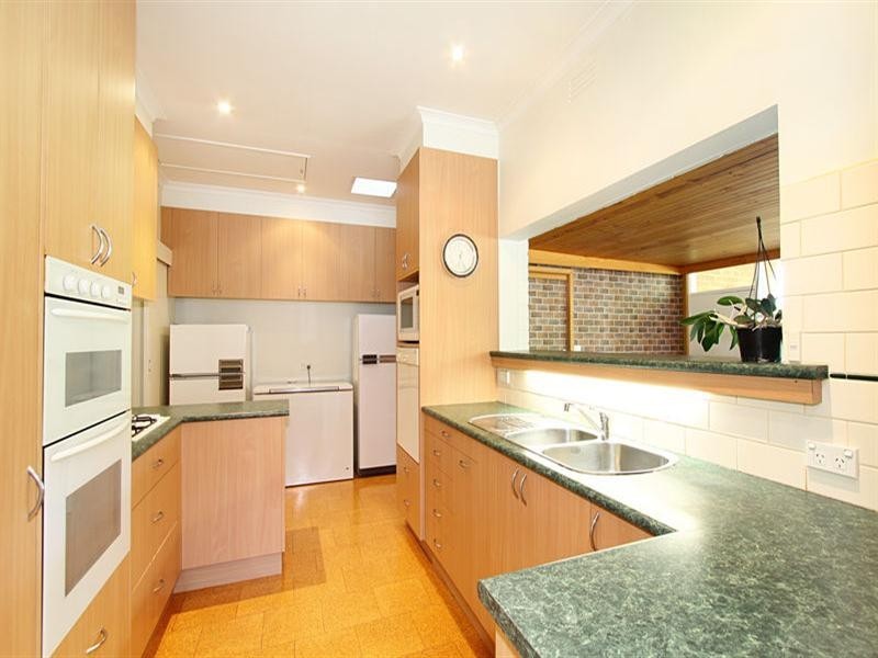 26 Eastview Crescent, Bentleigh East VIC 3165