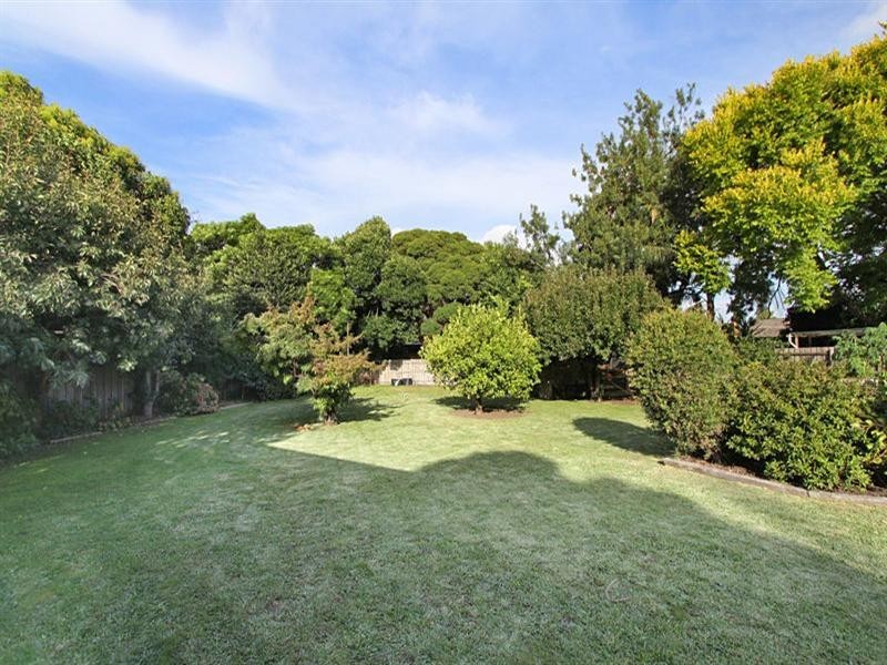 26 Eastview Crescent, Bentleigh East VIC 3165