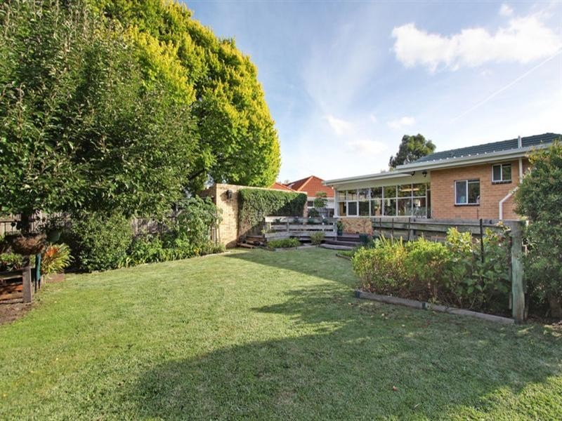 26 Eastview Crescent, Bentleigh East VIC 3165