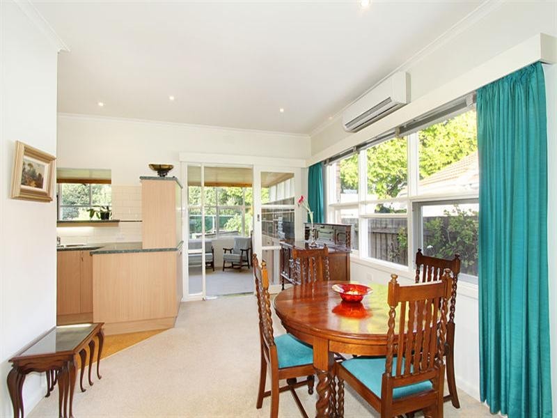 26 Eastview Crescent, Bentleigh East VIC 3165