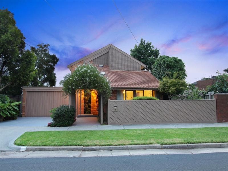 1 Elizabeth Crescent, Carnegie VIC 3163