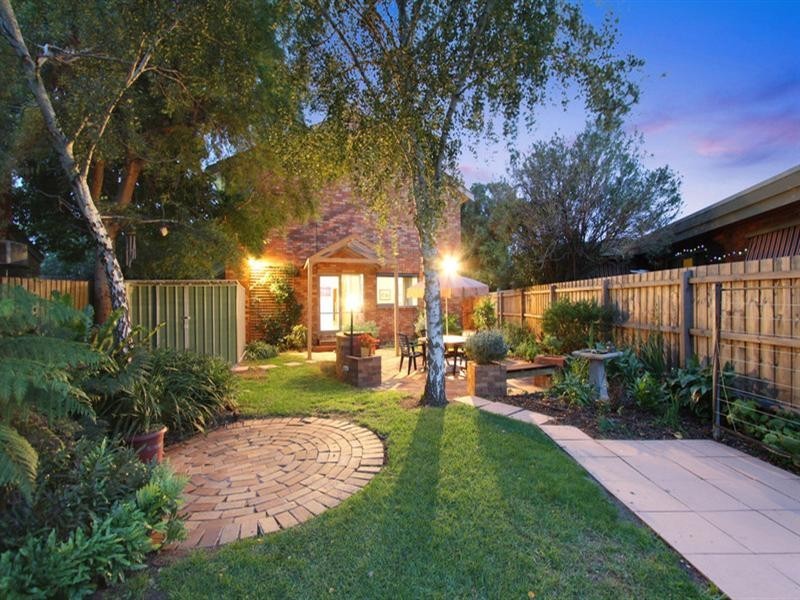 1 Elizabeth Crescent, Carnegie VIC 3163