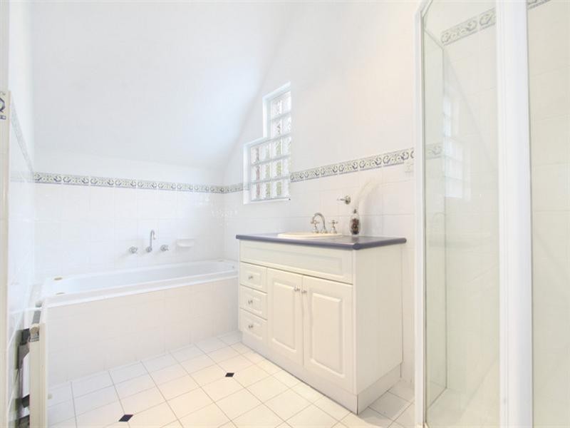 2/20 Moira Avenue, Carnegie VIC 3163
