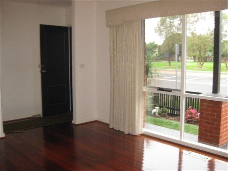 2A Walden Grove, Carnegie VIC 3163