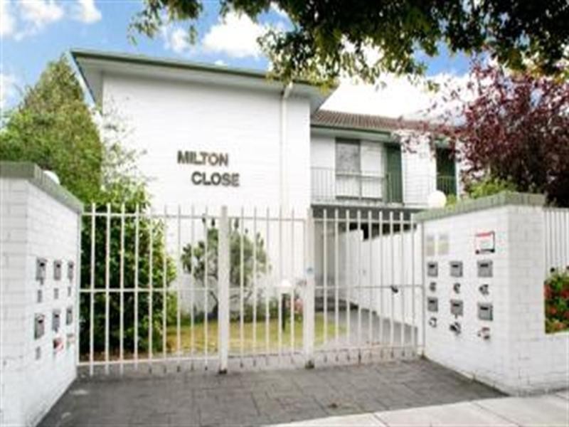 8/194 Neerim Road, Carnegie VIC 3163