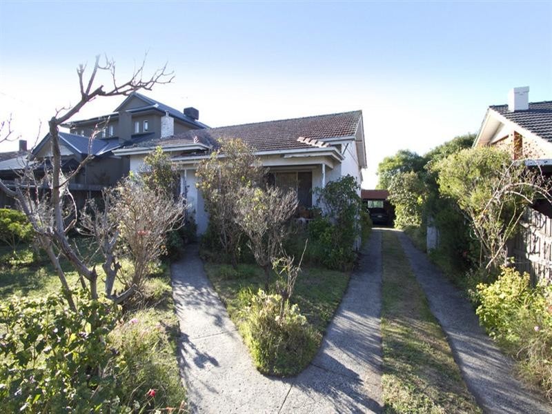 13 Lindsay Avenue, Murrumbeena VIC 3163