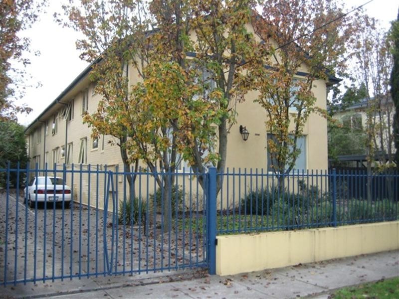 2/13 Holloway Street, Ormond VIC 3204