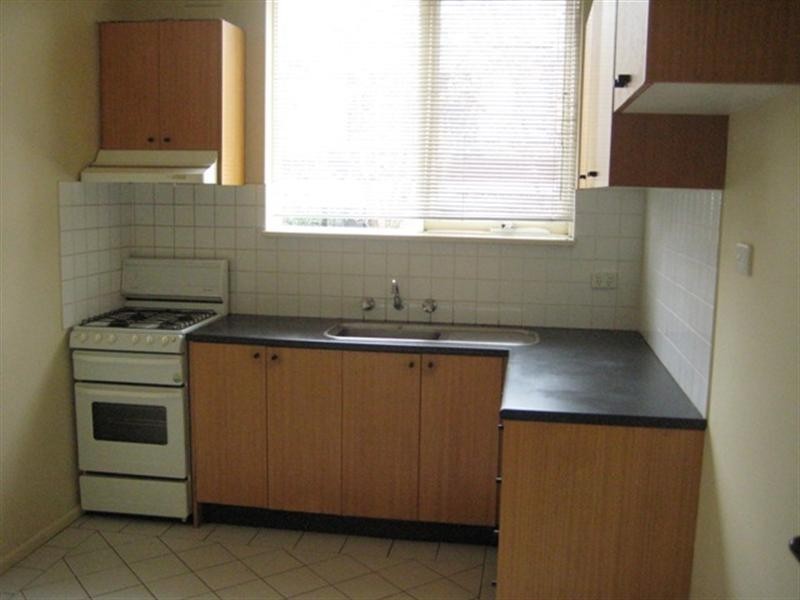 2/13 Holloway Street, Ormond VIC 3204