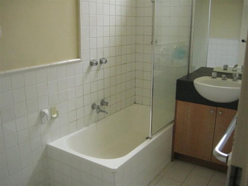 2/13 Holloway Street, Ormond VIC 3204