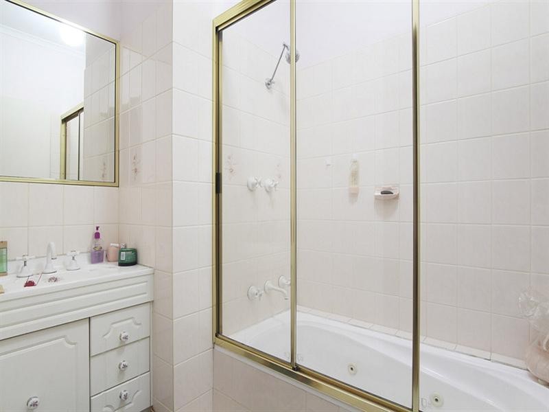 2/5 Coorigil Road, Carnegie VIC 3163