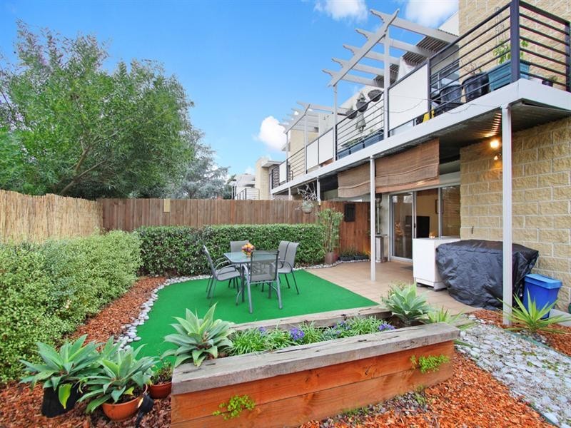1/1162 Dandenong Road, Carnegie VIC 3163