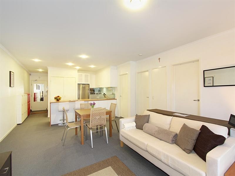 1/1162 Dandenong Road, Carnegie VIC 3163