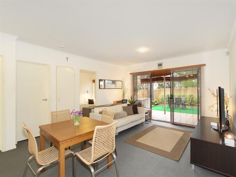 1/1162 Dandenong Road, Carnegie VIC 3163