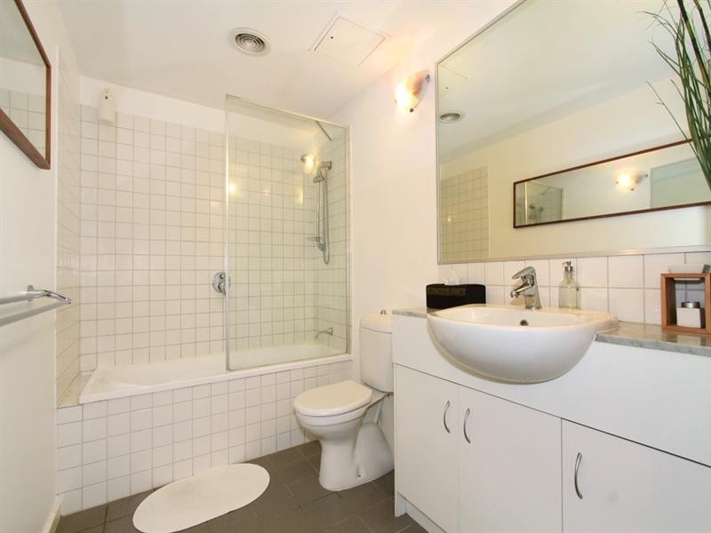 1/1162 Dandenong Road, Carnegie VIC 3163