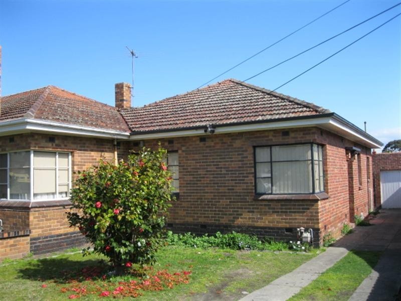 24 Newham Grove, Ormond VIC 3204