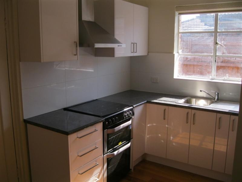 24 Newham Grove, Ormond VIC 3204