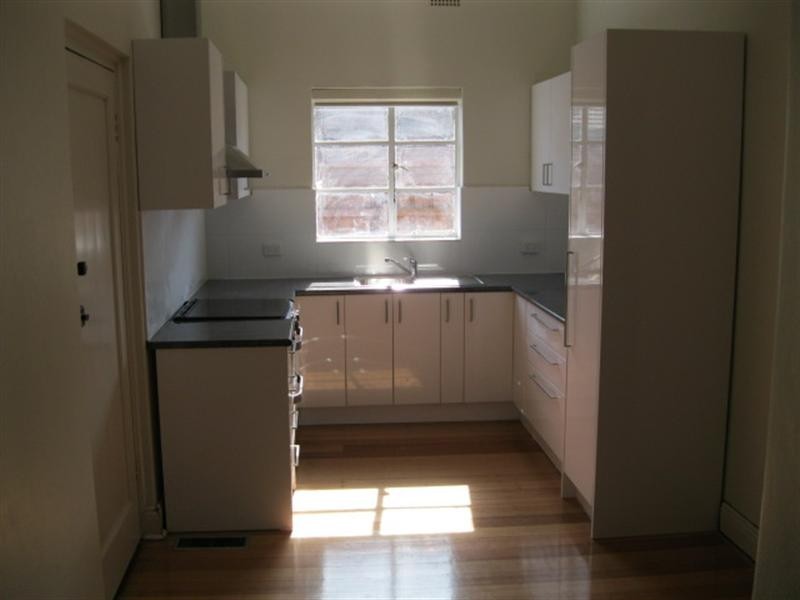 24 Newham Grove, Ormond VIC 3204