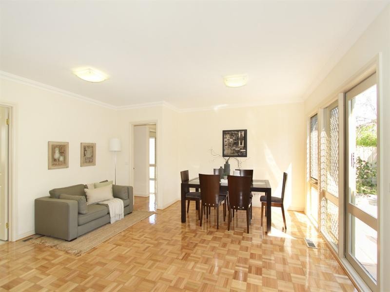 2/114 Truganini Road, Carnegie VIC 3163