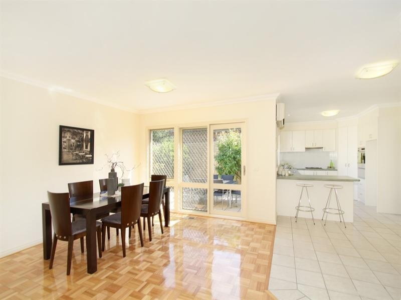 2/114 Truganini Road, Carnegie VIC 3163